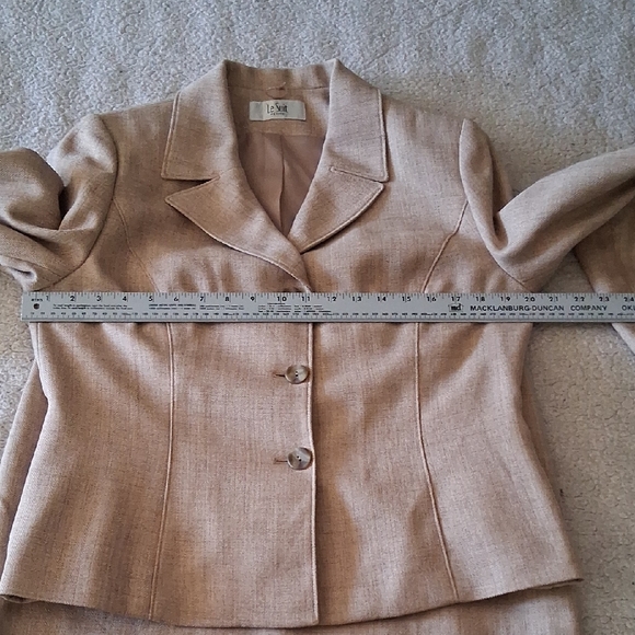 Le Suit Tan Blazer and Skirt Set - Picture 7 of 9